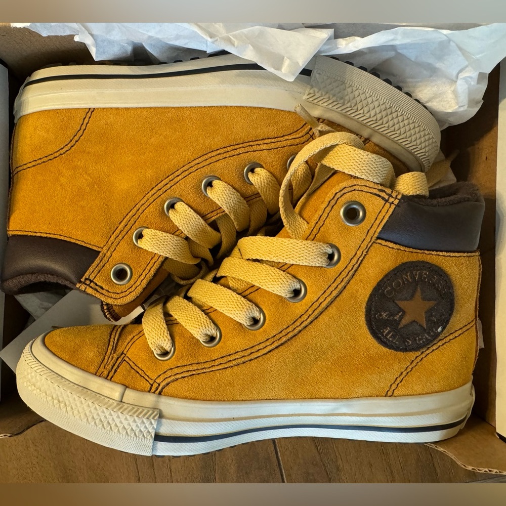 New in Boys Converse Boots